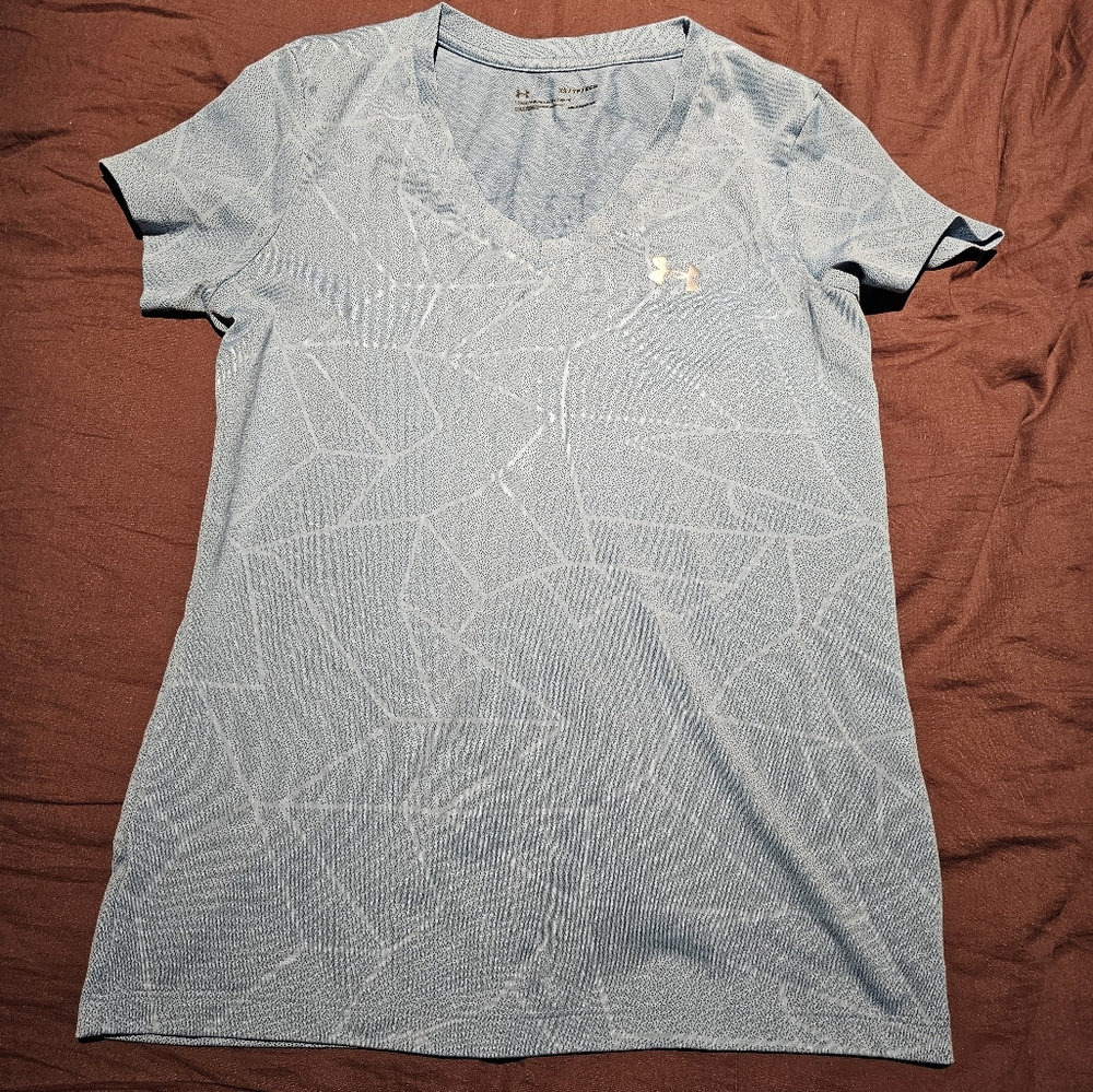 Under Armour top